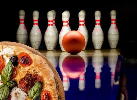 Bild von Region Basel: Bowling und Pizza